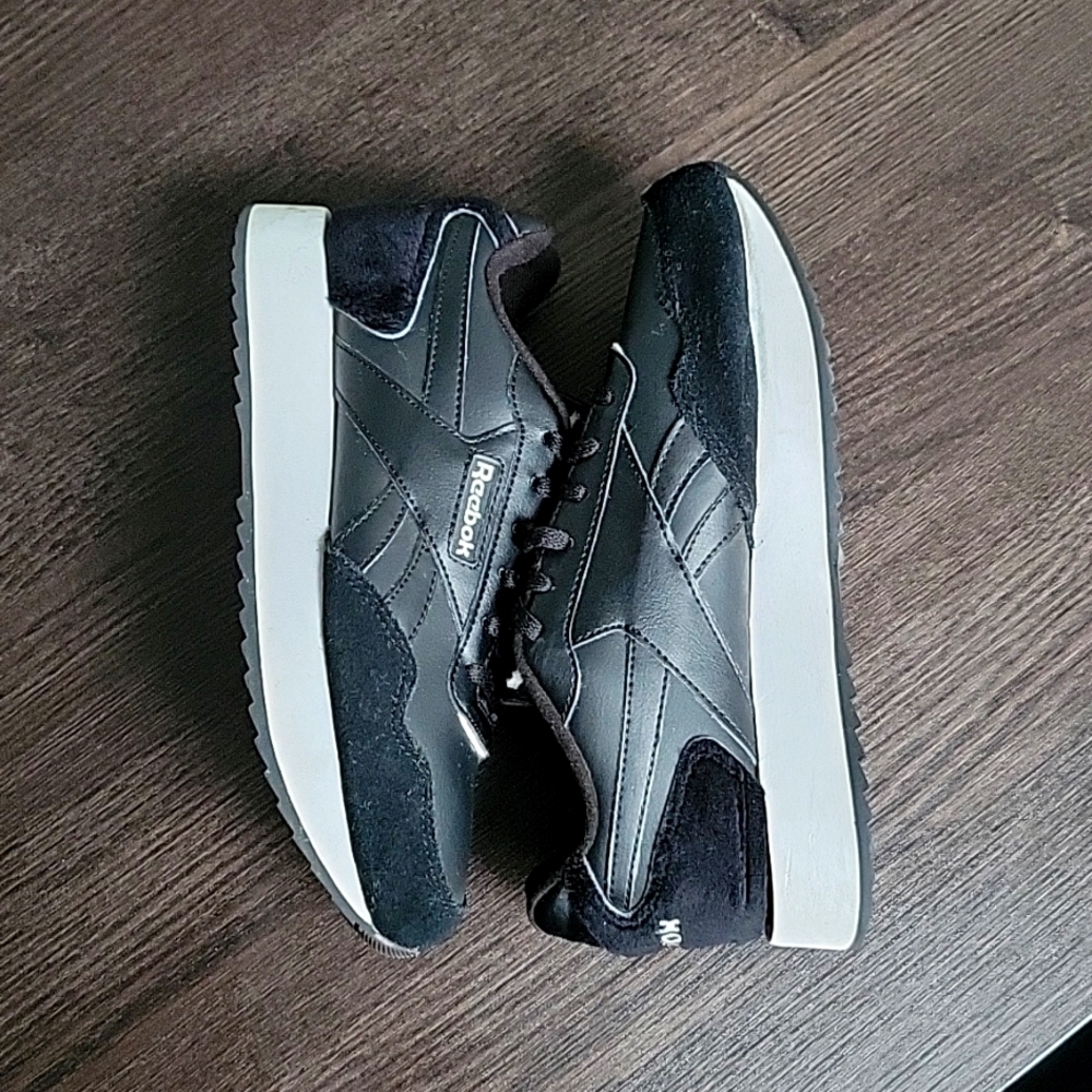 Reebok - Picture 2 of 5